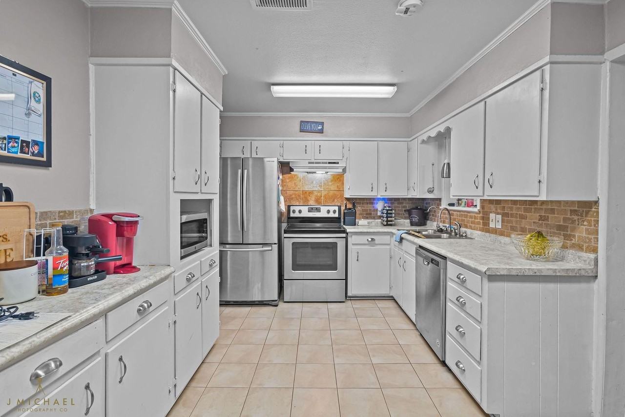 5520 Knollcrest Dr - Photo 5 of 19