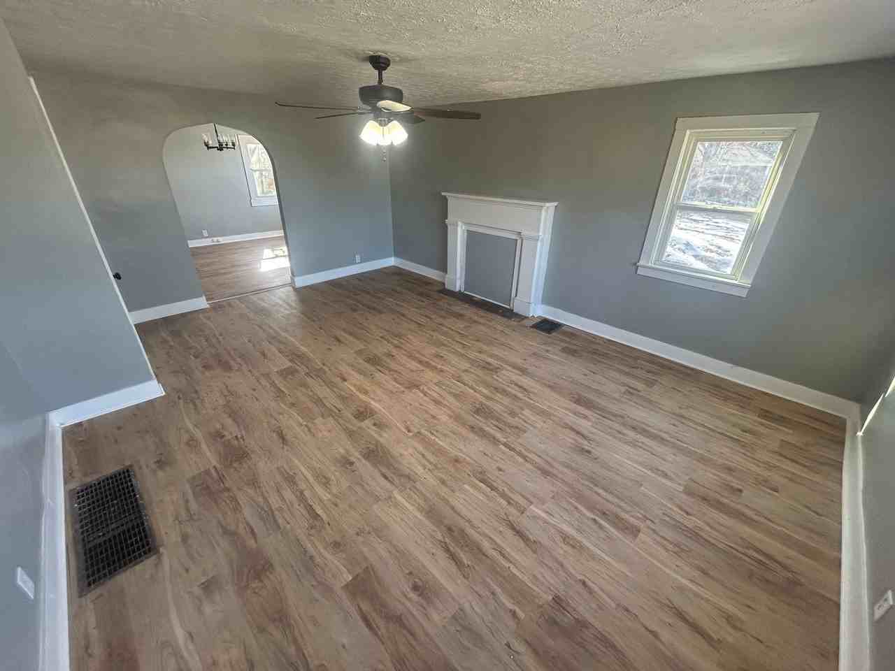 202 Central Avenue - Photo 4 of 12