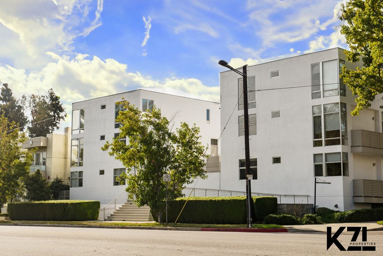 14224 Riverside Drive - Photo 2 of 9