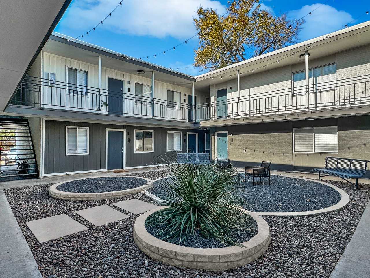 The Duet on 39th - Photo 5 of 5