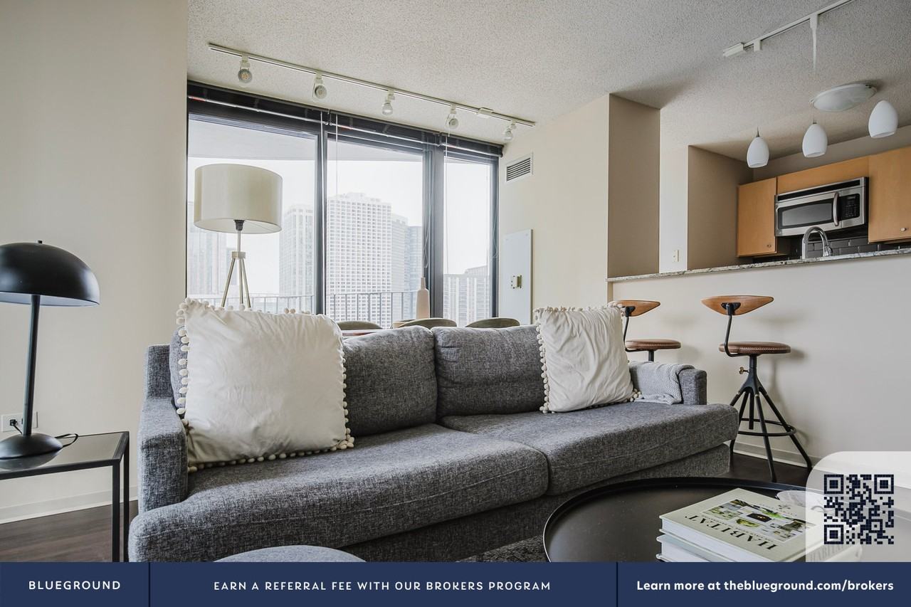 225 North Columbus Drive - Photo 4 of 46