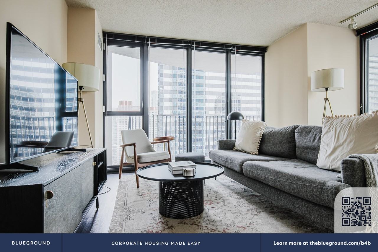 225 North Columbus Drive - Photo 5 of 46