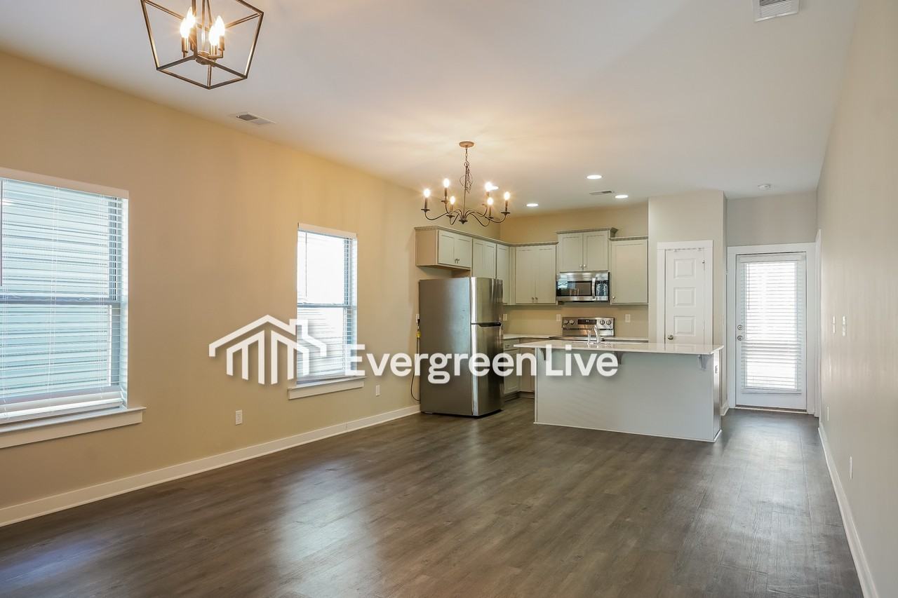 163 Park Dr N - Photo 2 of 15