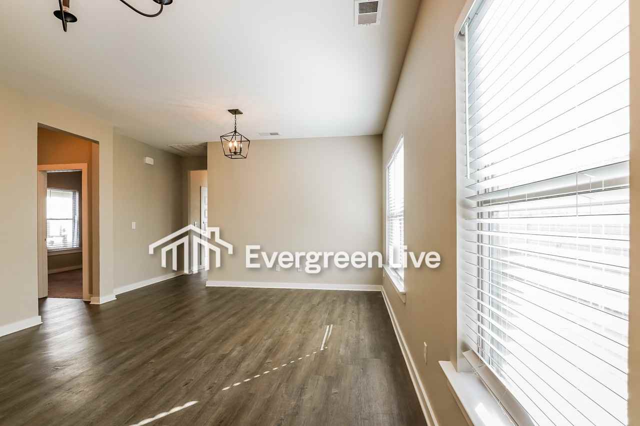 163 Park Dr N - Photo 3 of 15
