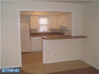 902 N Holland St - Photo 2 of 13