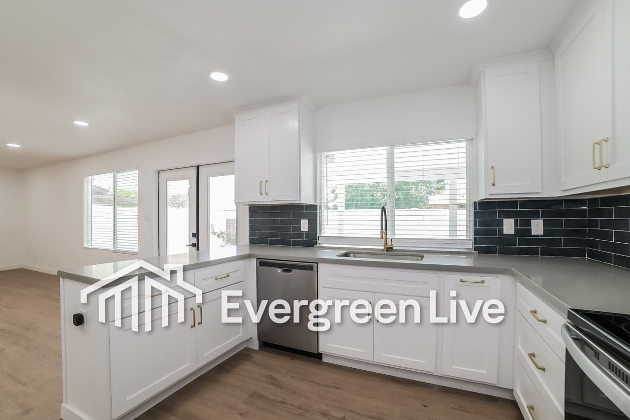 6615 W Coolidge St - Photo 3 of 18