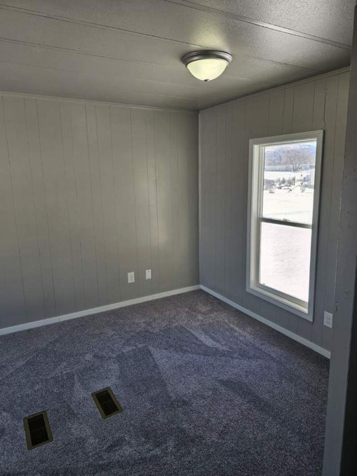 530 Steve St - Photo 2 of 10