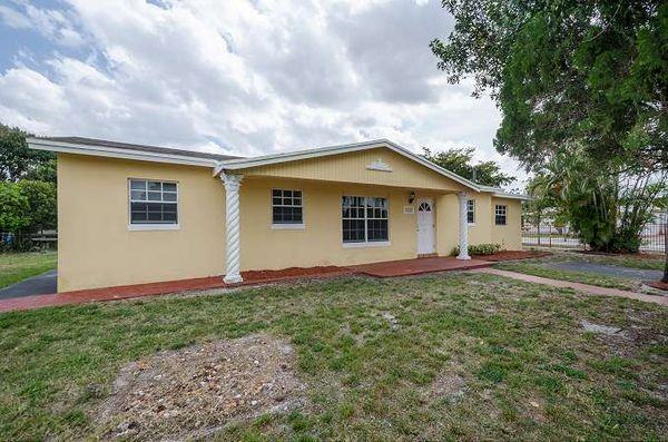 4522 NW 204th St - Photo 2 of 23