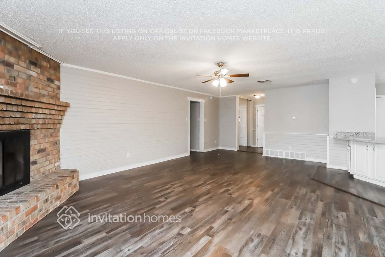 3212 Glenmont Dr - Photo 2 of 16