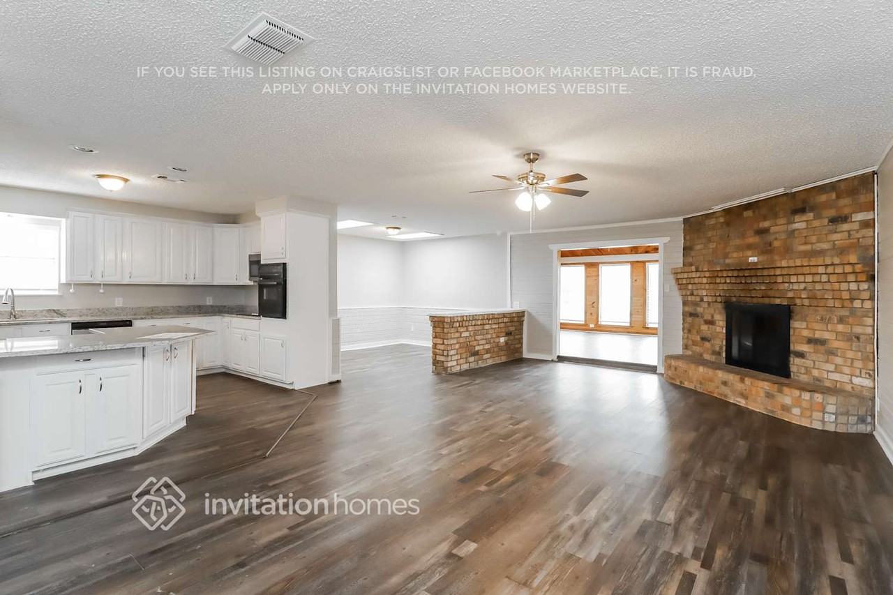 3212 Glenmont Dr - Photo 4 of 16
