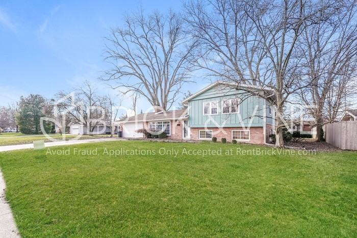 665 Garden Pkwy - Photo 2 of 18