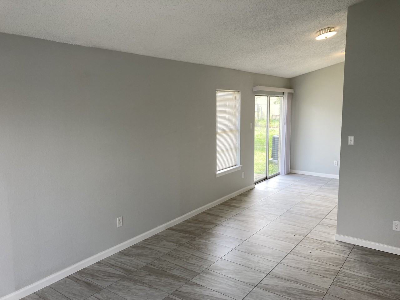 2114 Zephyr Cir #A - Photo 3 of 5