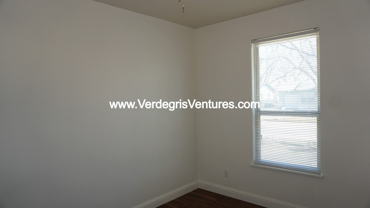 236 S Scott St #NA - Photo 3 of 12