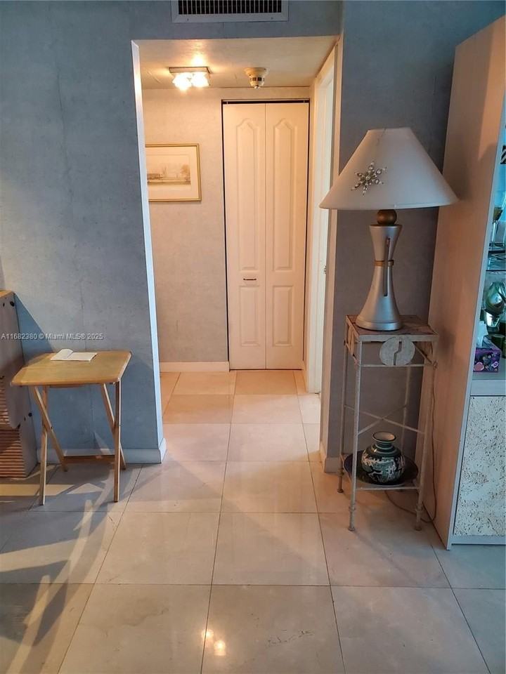 5757 Collins Ave #1902 - Photo 7 of 25