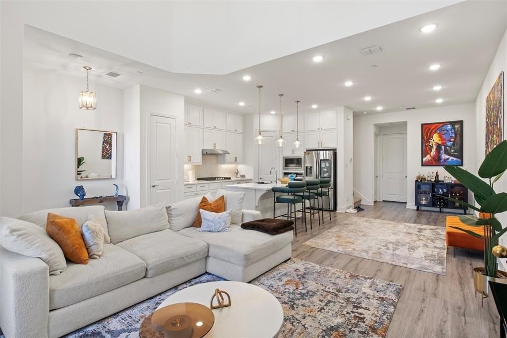 7917 Pine Island Way - Photo 4 of 19