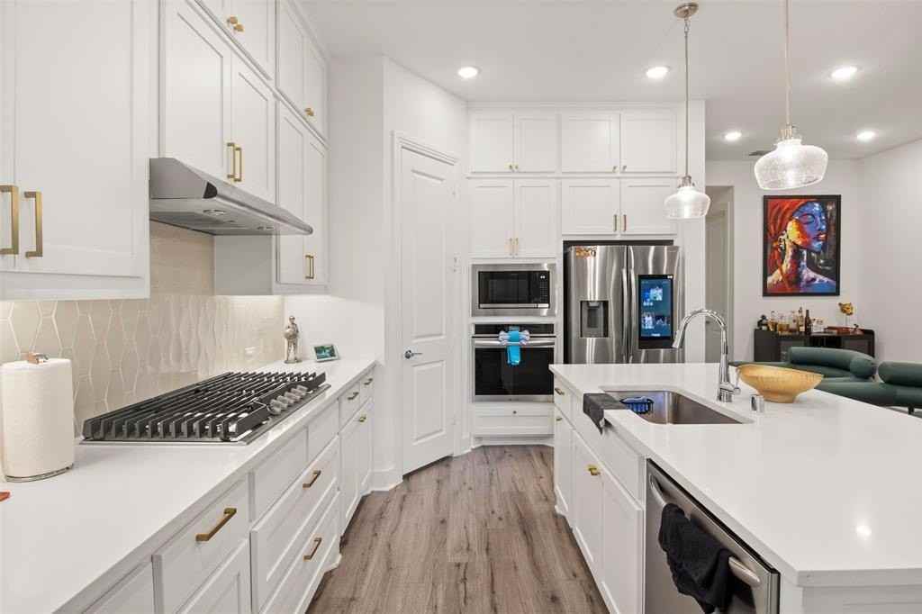 7917 Pine Island Way - Photo 7 of 19