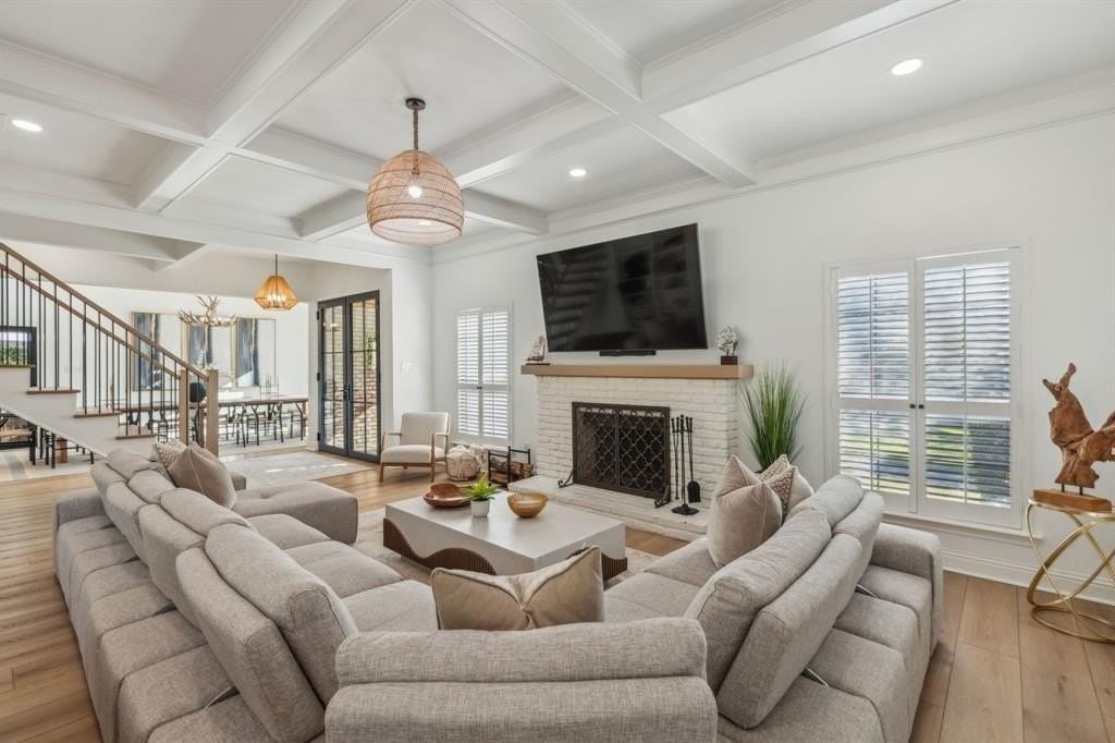 202 Glenn Ave - Photo 4 of 30