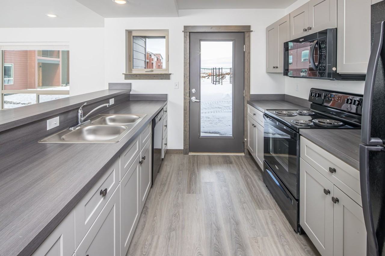 1802 Cruiser Lane - Photo 4 of 38