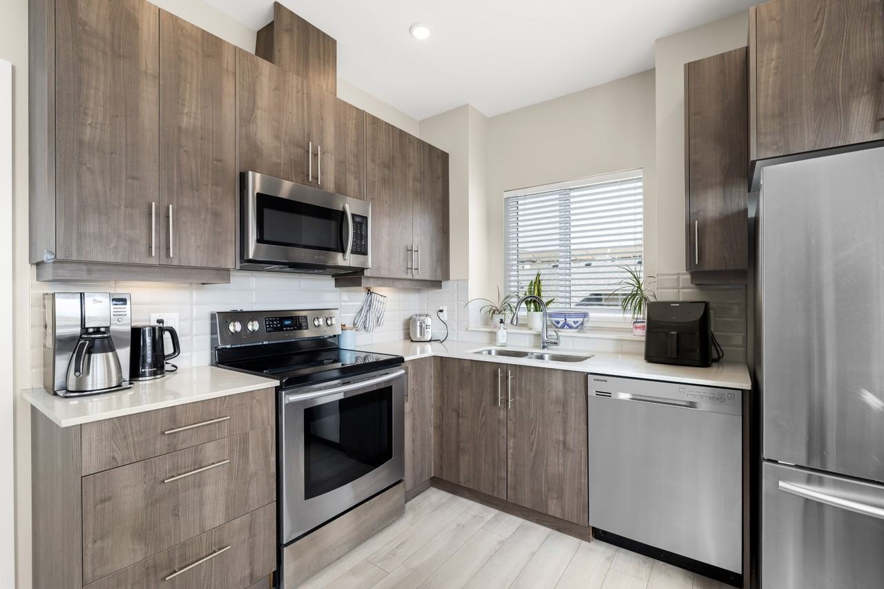 1018 Inverness Rd #503 - Photo 3 of 23