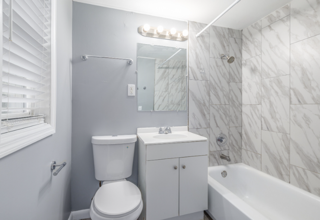 **Caliente Apartments: Arlington's Hot Spot** - Photo 6 of 14