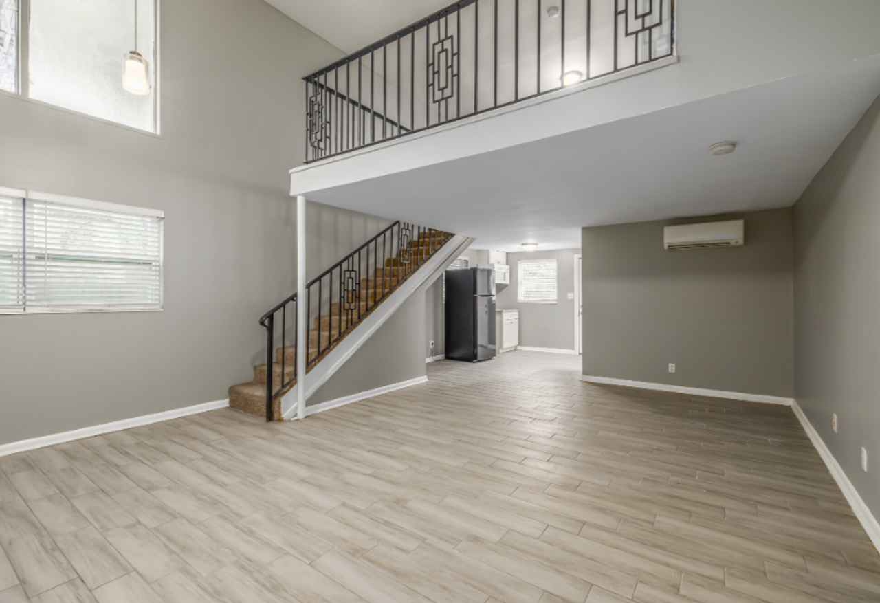 **Caliente Apartments: Arlington's Hot Spot** - Photo 5 of 17