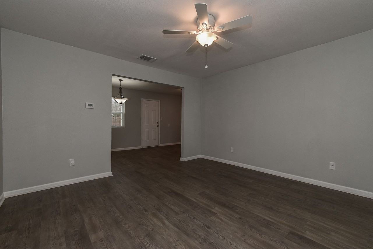 496 Loraine Cir - Photo 6 of 37