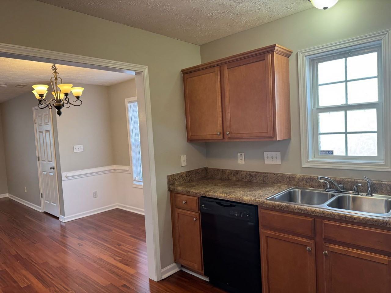 5629 Thackeray Dr - Photo 4 of 17