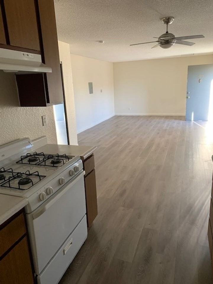 Laurel Canyon Apartments - Photo 6 of 8