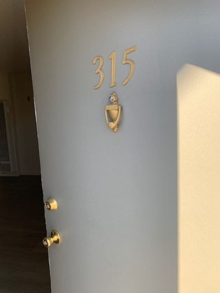 Laurel Canyon Apartments - Photo 7 of 8