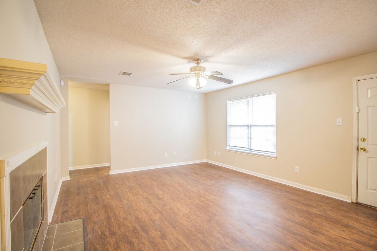 1815 79th St - Photo 2 of 20