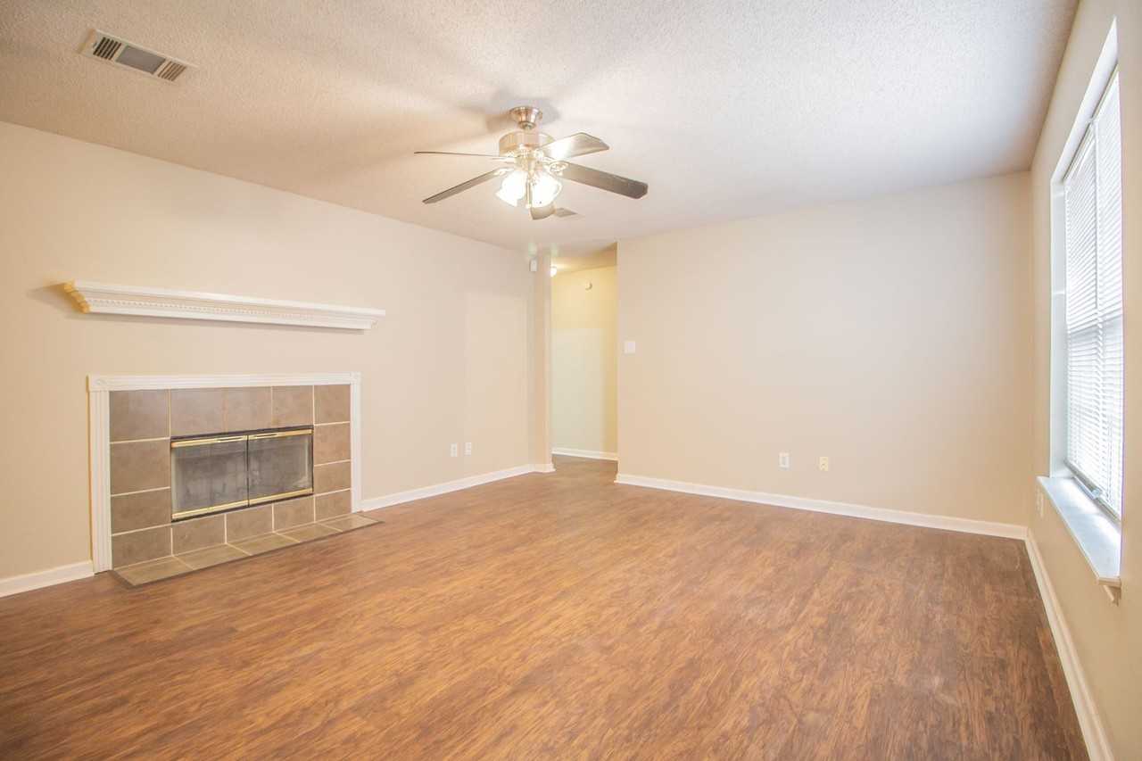 1815 79th St - Photo 4 of 20