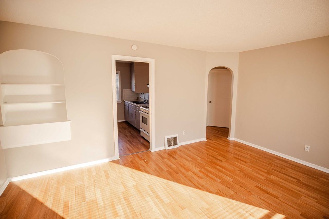 213 Warrington Rd - Photo 3 of 12