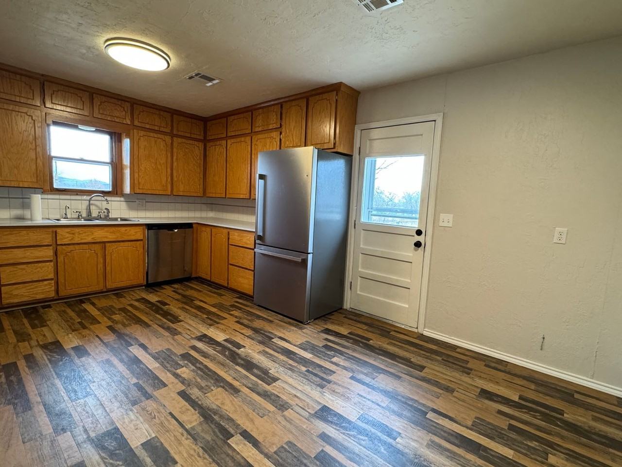 206 206 East C Ave - Photo 3 of 11