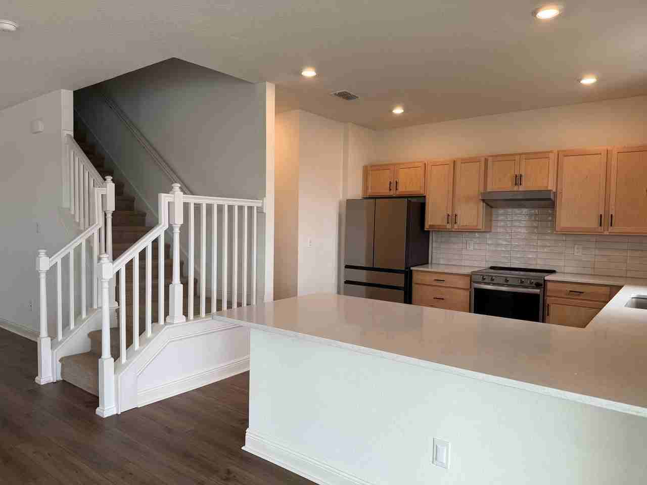 9395 Sandy Bluffs Cir - Photo 3 of 47