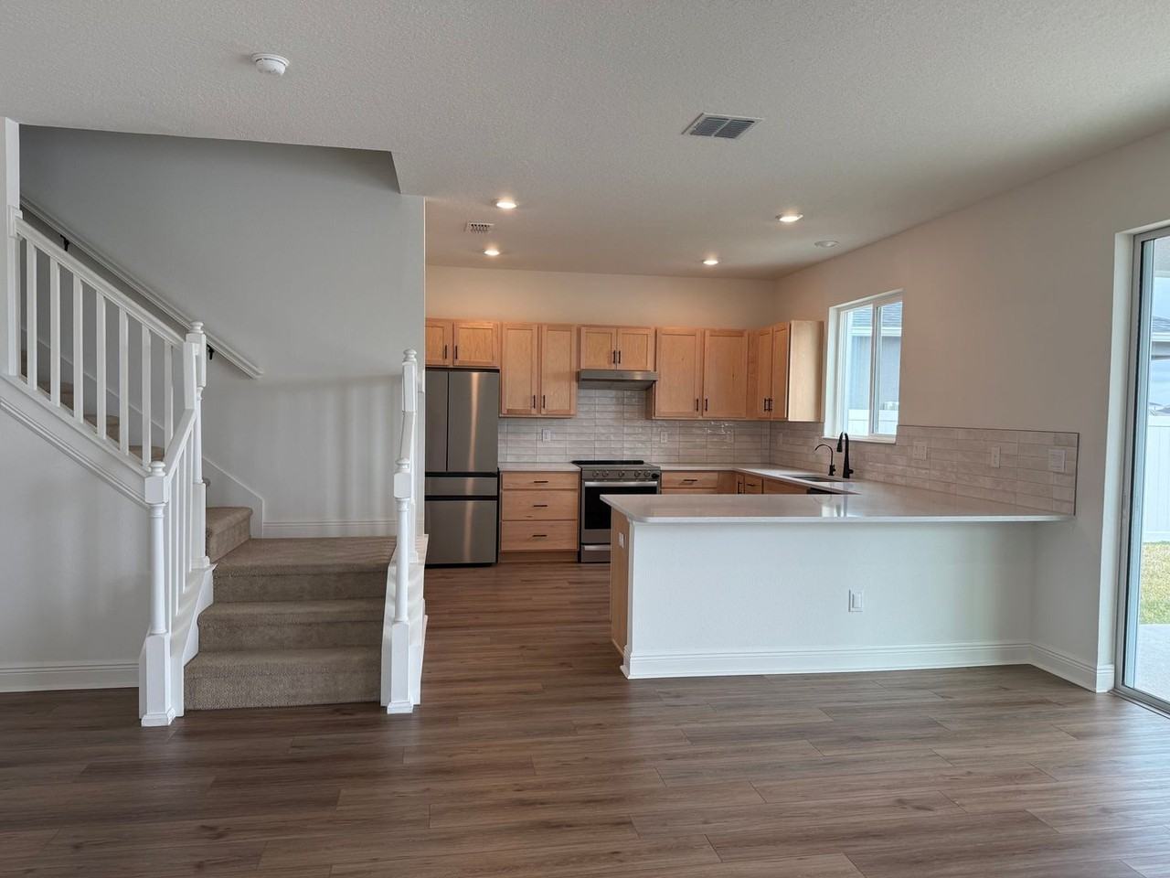 9395 Sandy Bluffs Cir - Photo 4 of 47