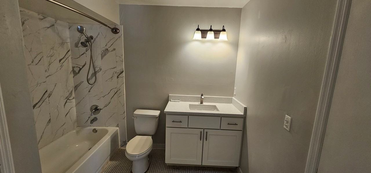 443 Lakeside Pl - Photo 5 of 10