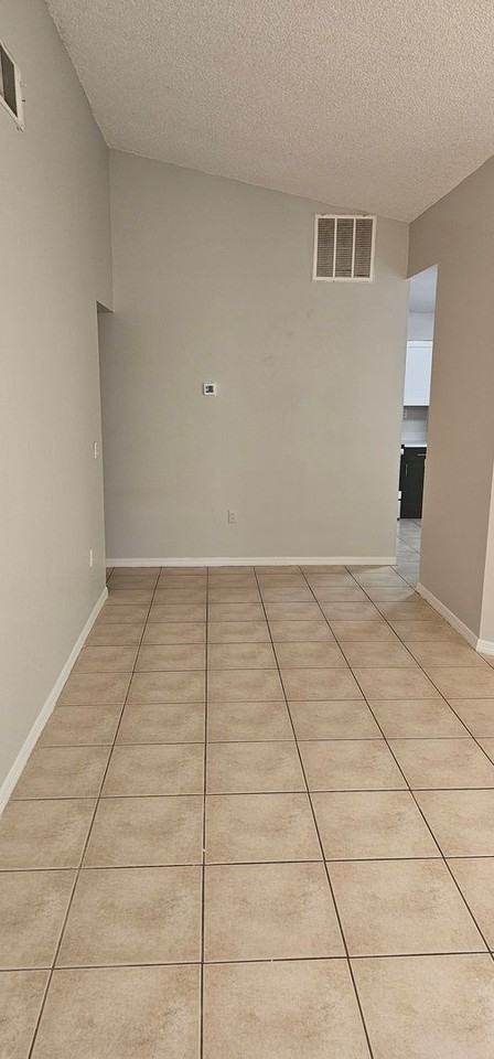 443 Lakeside Pl - Photo 7 of 10