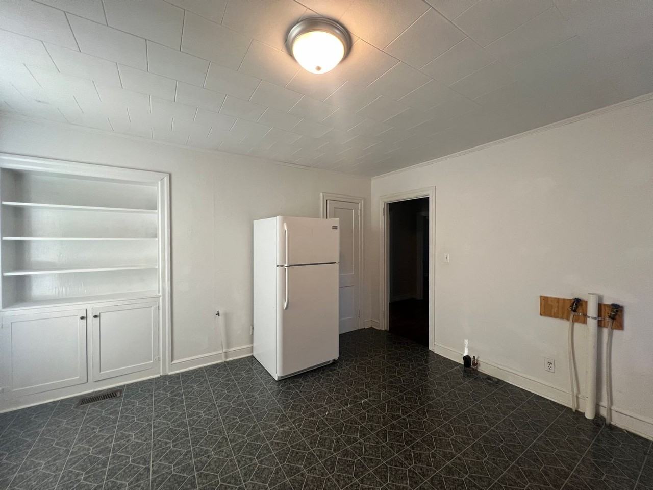 111 Hilltop St - Photo 4 of 10