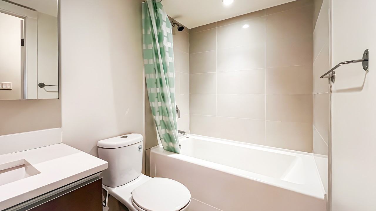 1009 Harwood Street - Photo 8