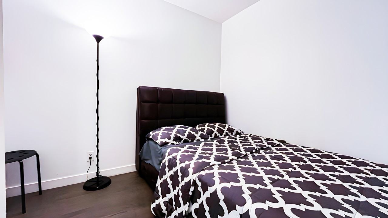 1009 Harwood Street - Photo 11