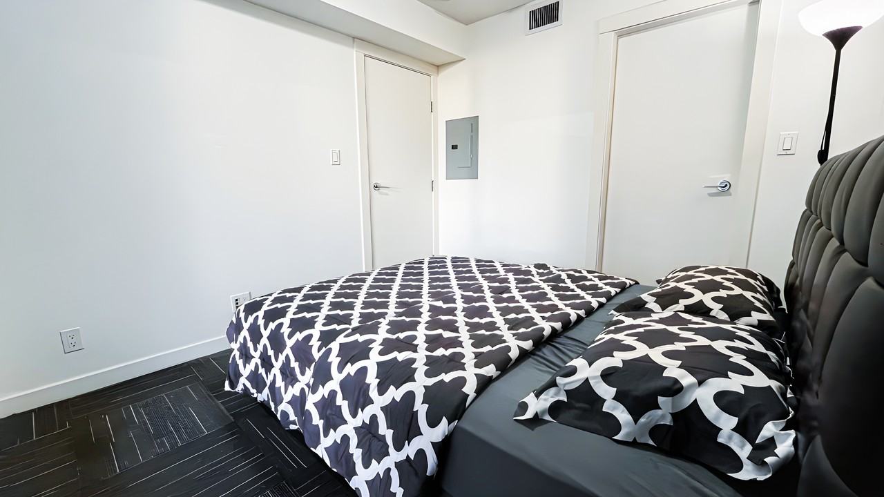 1009 Harwood Street - Photo 12
