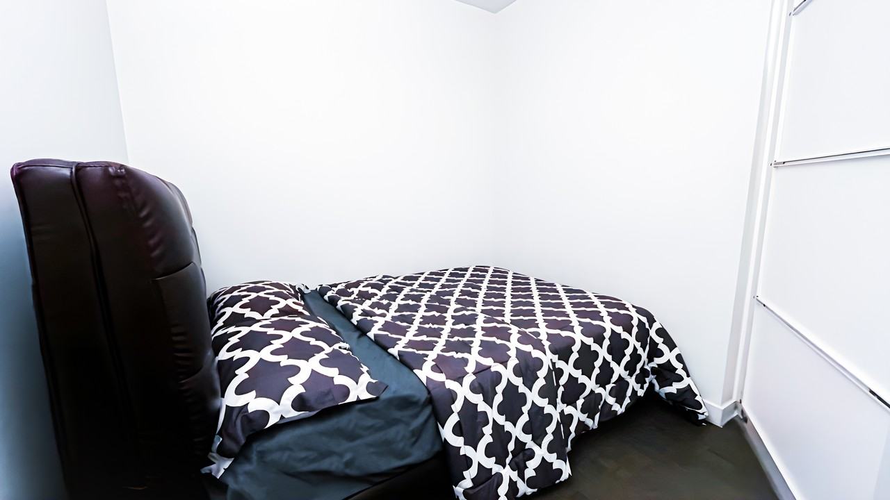 1009 Harwood Street - Photo 13