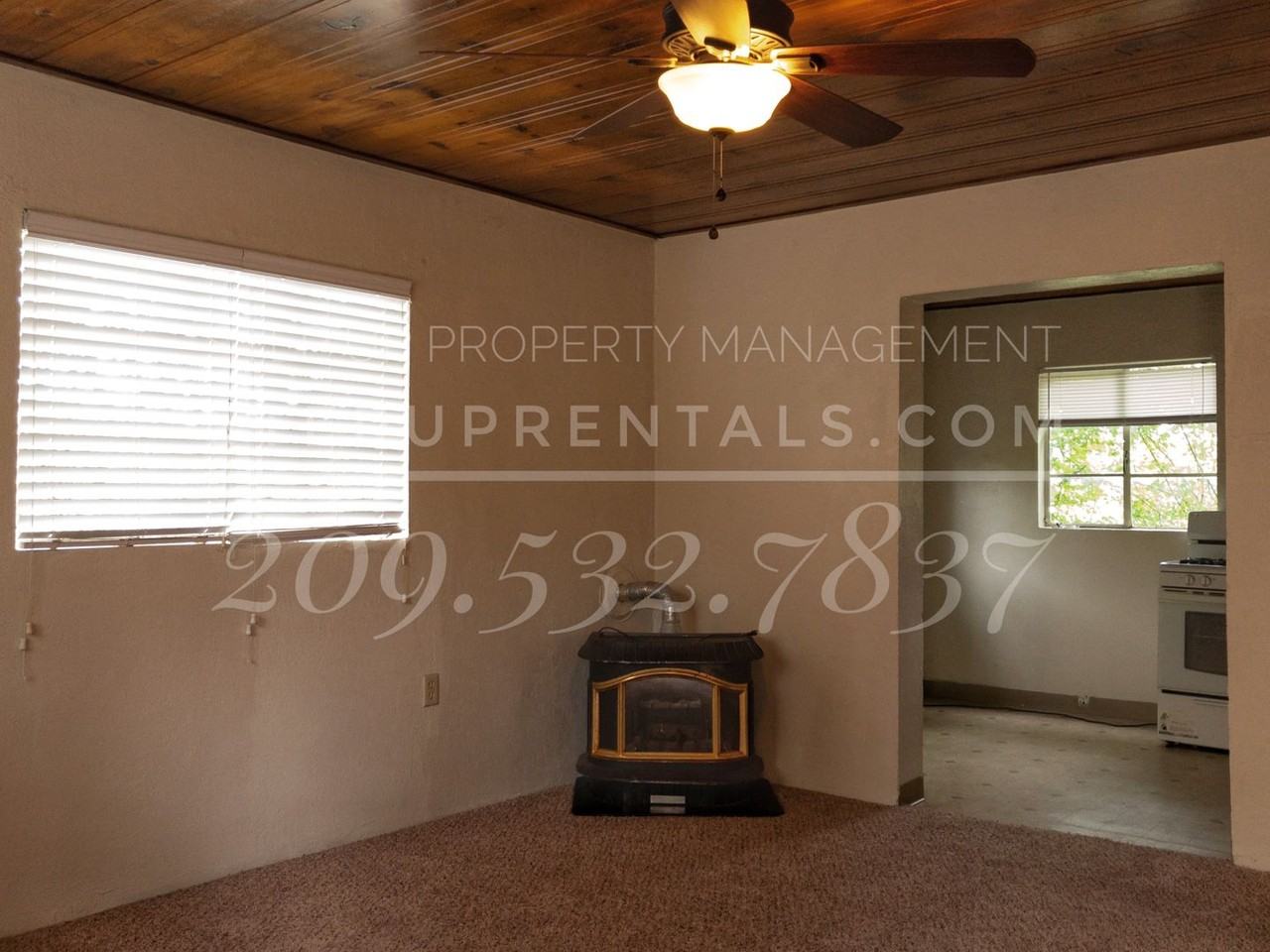 354 Barretta Street - Photo 2 of 7