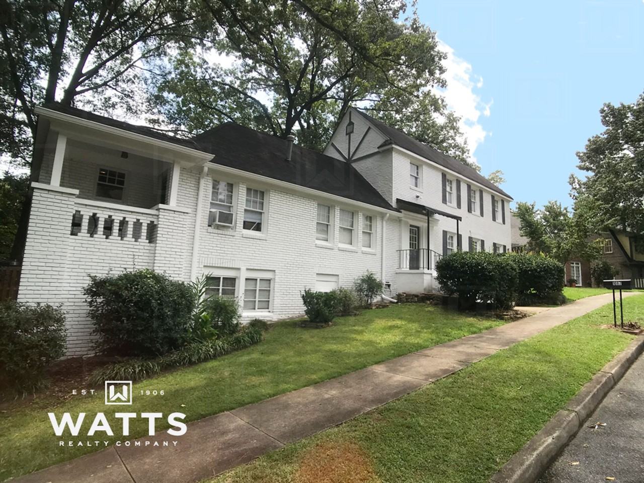 Lakeshore Cottage Apartments - Photo 2 of 2