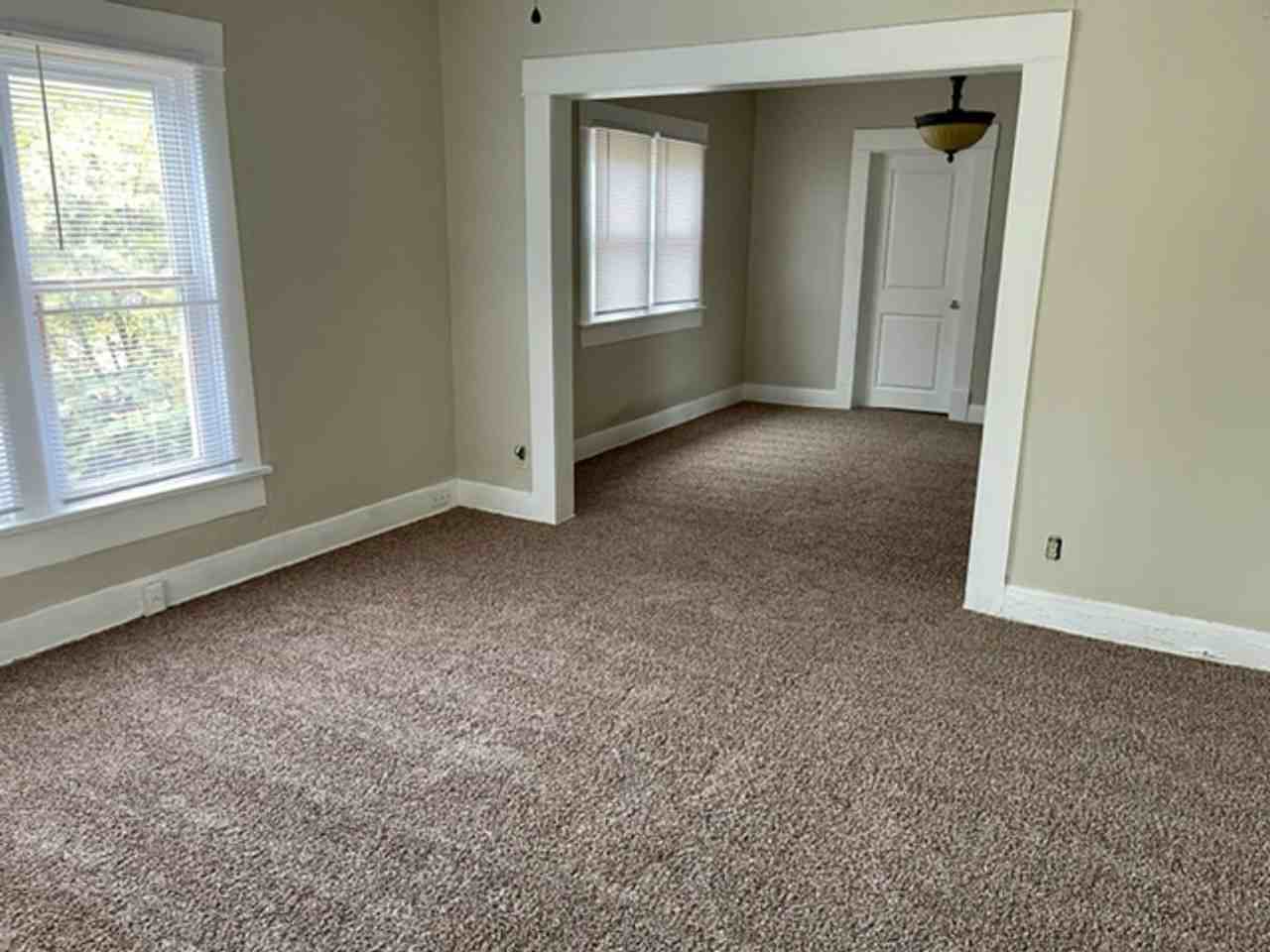 4332 S Seneca St - Photo 2 of 8