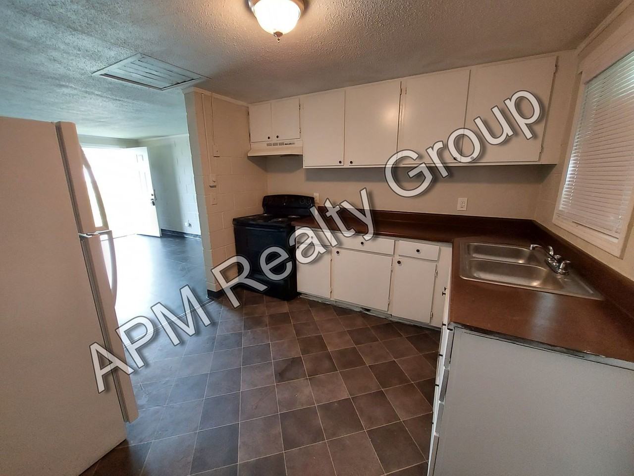 2718 Howell Ct Apt B - Photo 4 of 7