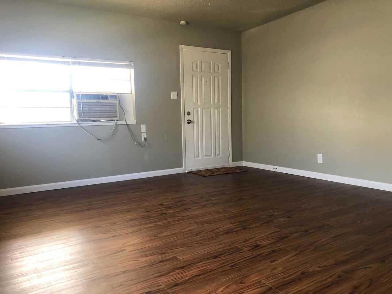109 N Uvalde Ave - Photo 4 of 22
