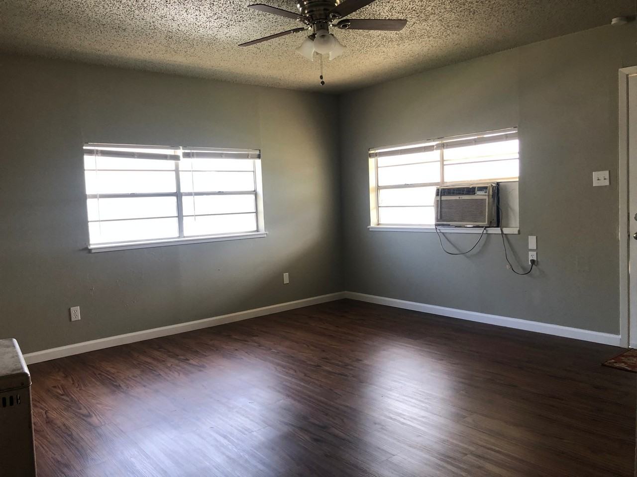 109 N Uvalde Ave - Photo 5 of 22