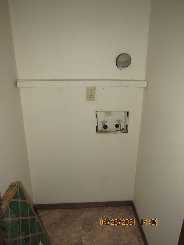 7914 Nw Crossland Cir - Photo 2 of 17