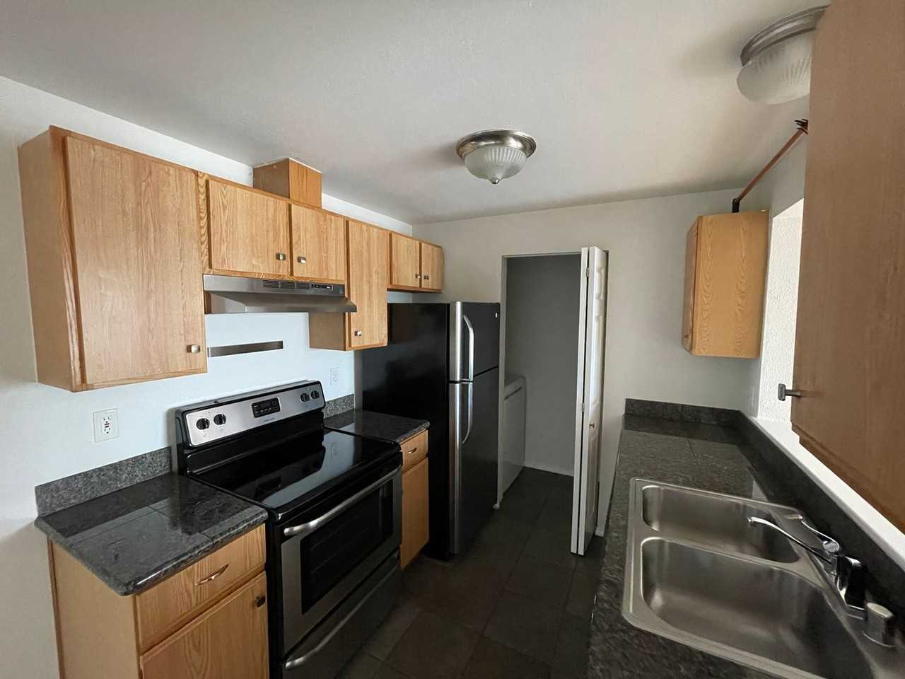 1919 South I Street #7 - Photo 4 of 12